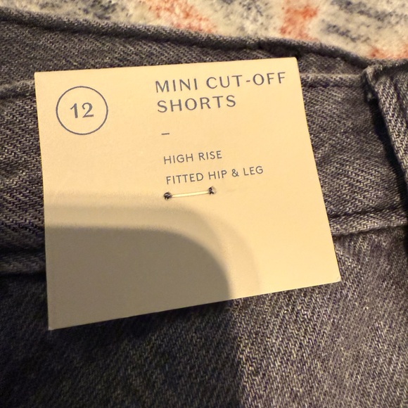 Universal Thread Women's Black Distressed Jean Shorts - Picture 2 of 4